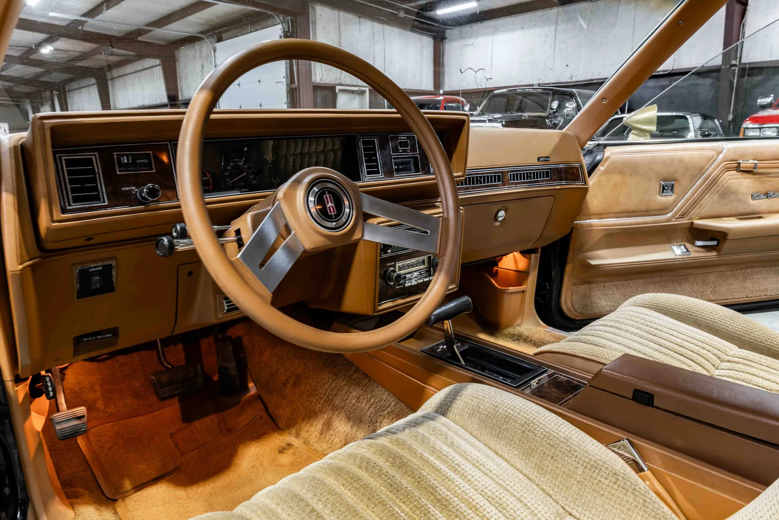 13_1979-Oldsmobile-W30-Black and Gold-536930-49.jpg